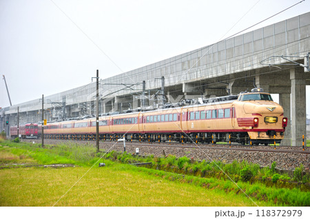 北陸本線 野々市ー松任 JR西日本 489系 H01編成(金沢) 廃車回送 北陸本線 野々市ー松任 JR西日本 489系 H01編成(金沢) 廃車回送 118372979