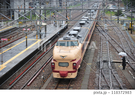 北陸本線　松任　松任本所　松任工場　489系　H01編成（金沢）　DE10-1035　廃車回送 118372983