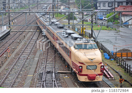 北陸本線　松任　松任本所　松任工場　489系　H01編成（金沢）　DE10-1035　廃車回送 118372984