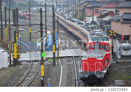 北陸本線　松任　松任本所　松任工場　489系　H01編成（金沢）　DE10-1035　廃車回送 118372985