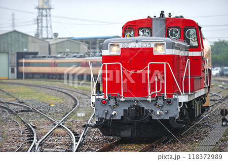 北陸本線 松任 松任本所 松任工場 489系 H01編成(金沢) DE10-1035 廃車回送 北陸本線 松任 松任本所 松任工場 489系 H01編成(金沢) DE10-1035 廃車回送 118372989