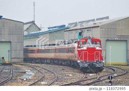 北陸本線　松任　松任本所　松任工場　489系　H01編成（金沢）　DE10-1035　廃車回送 118372995