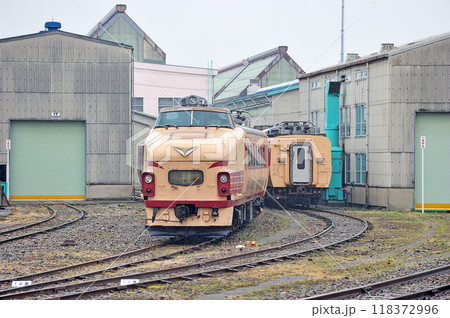 北陸本線 松任 松任本所 松任工場 489系 H01編成(金沢) DE10-1035 廃車回送 北陸本線 松任 松任本所 松任工場 489系 H01編成(金沢) DE10-1035 廃車回送 118372996