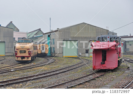 北陸本線　松任　松任本所　松任工場　489系　H01編成（金沢）　DE10-1035　廃車回送 118372997