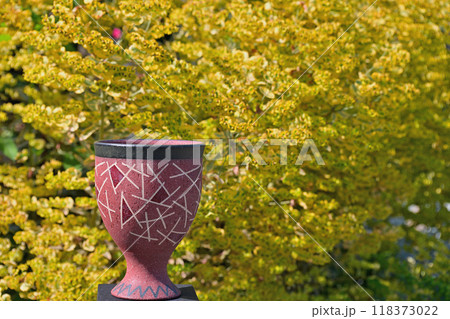 器に釉薬を施してないので、ビールの泡がクリーミーです 118373022