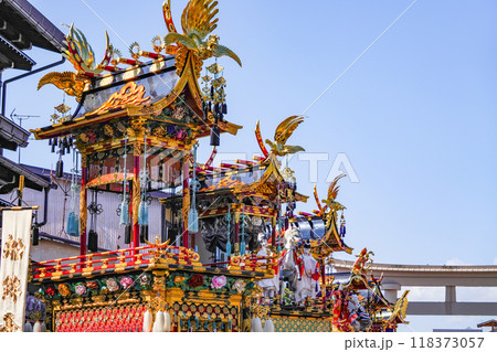 秋の高山祭　屋台の曳き揃え 118373057