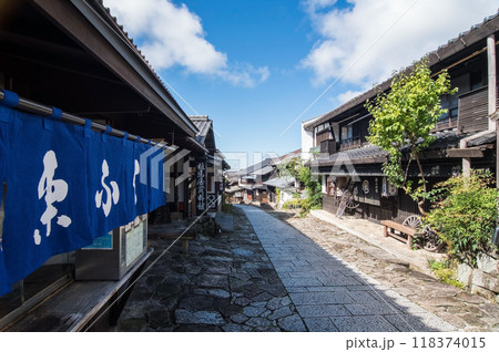 《馬籠宿》歩く旅・古い町並み・岐阜県 118374015