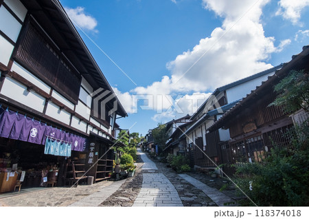 《馬籠宿》歩く旅・古い町並み・岐阜県 118374018