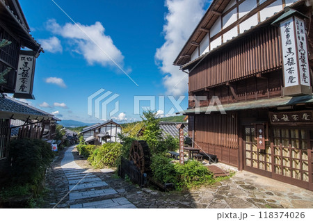 《馬籠宿》歩く旅・古い町並み・岐阜県 118374026