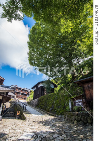 《馬籠宿》歩く旅・古い町並み・岐阜県 118374079