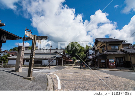 《馬籠宿・下入口周辺》歩く旅・古い町並み・岐阜県 118374088