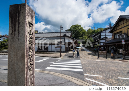 《馬籠宿・下入口周辺》歩く旅・古い町並み・岐阜県 《馬籠宿・下入口周辺》歩く旅・古い町並み・岐阜県 118374089