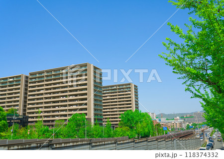 【大阪府】5月・緑が綺麗な桃山台駅周辺の新御堂筋と北大阪急行 118374332