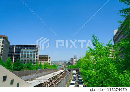【大阪府】5月・緑が綺麗な桃山台駅周辺の新御堂筋と北大阪急行 118374479