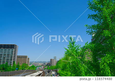 【大阪府】5月・緑が綺麗な桃山台駅周辺の新御堂筋と北大阪急行 118374480