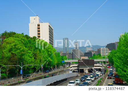 【大阪府】5月・緑が綺麗な桃山台駅周辺の新御堂筋と北大阪急行 118374487