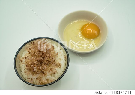 かつお節とご飯と生たまご かつお節とご飯と生たまご 118374711