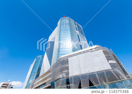 工事中の大規模建設と青空 高輪ゲートウェイ 2024.09　n-1 118375388