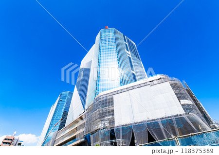 工事中の大規模建設と青空 高輪ゲートウェイ 2024.09　n-2 高彩度コントラスト 118375389