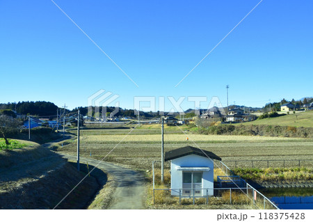 JR東日本水郡線の、常陸大宮駅から下小川駅までの車窓風景(2022年12月) 118375428