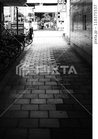 薄暗い裏通り 薄暗い裏通り 118375537