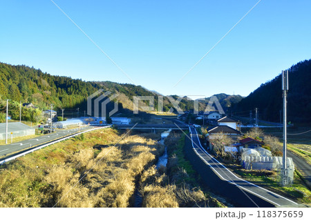 JR東日本水郡線の、常陸大子駅から磐城石井駅までの車窓風景(2022年12月) 118375659
