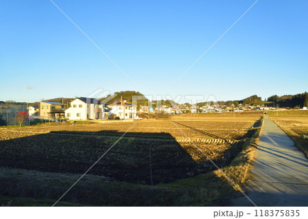 JR東日本水郡線の、磐城浅川駅から泉郷駅までの車窓風景(2022年12月) 118375835