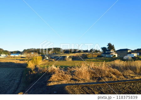 JR東日本水郡線の、磐城浅川駅から泉郷駅までの車窓風景(2022年12月) 118375839