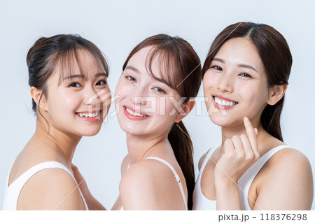 若い女性のスキンケア 118376298