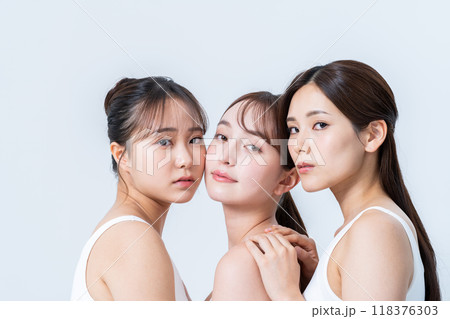 若い女性のスキンケア 118376303