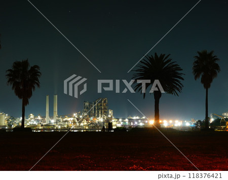 山口県周南市 晴海親水公園から眺める徳山の工場夜景 118376421