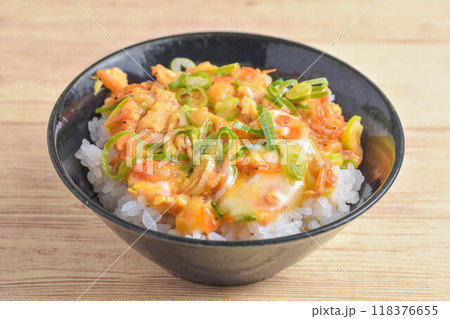 エビの玉子とじ丼 エビの玉子とじ丼 118376655