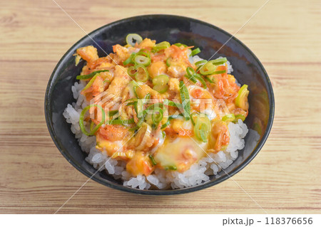 エビの玉子とじ丼 エビの玉子とじ丼 118376656