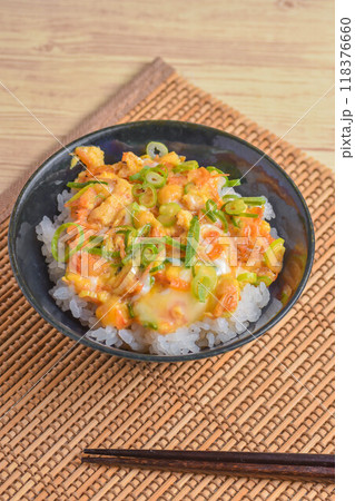 エビの玉子とじ丼 エビの玉子とじ丼 118376660