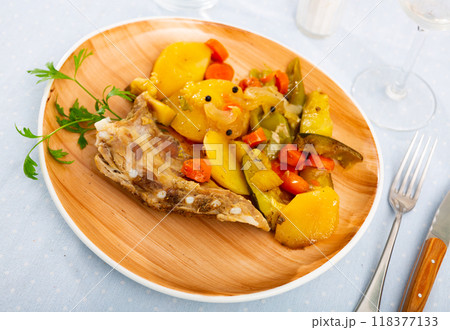 Fresh portion of ribs garnished with vegetables Fresh portion of ribs garnished with vegetables 118377133