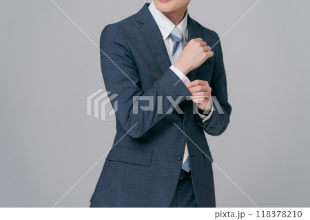 スーツ姿の男性のパーツカット スーツ姿の男性のパーツカット 118378210
