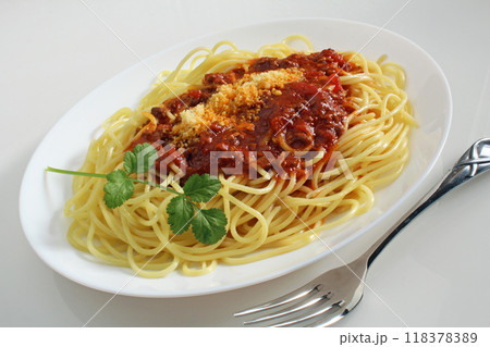 ミートソースのパスタ 118378389