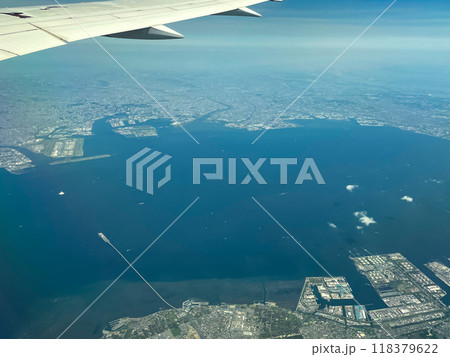 機内より見下ろす東京湾とアクアライン 機内より見下ろす東京湾とアクアライン 118379622
