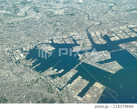 機内より見下ろす横浜港 機内より見下ろす横浜港 118379666