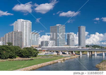 《東京都》二子玉川の街並み・住宅街と河川敷 118380337