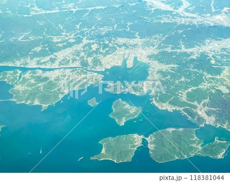 機内より見下ろす尾道市街 118381044
