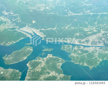 機内より見下ろす尾道・三原市街 118381045