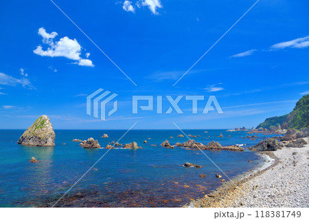 東北・小袖海岸・海と空を独り占め、海沿いを走る快適なドライブコースの海岸のイメージ・岩手県久慈市 東北・小袖海岸・海と空を独り占め、海沿いを走る快適なドライブコースの海岸のイメージ・岩手県久慈市 118381749