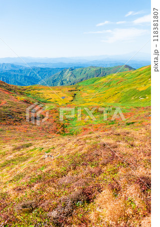 秋の焼石岳登山（焼石岳山頂）：西焼石岳方面の眺め 118381807