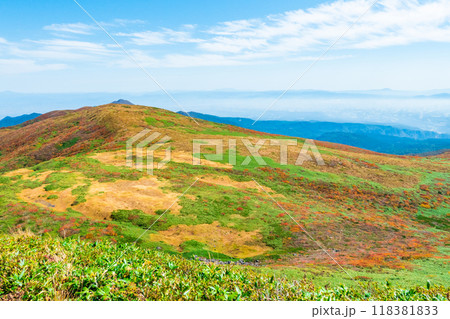 秋の焼石岳登山(焼石岳山頂):東焼石岳方面の眺め 秋の焼石岳登山(焼石岳山頂):東焼石岳方面の眺め 118381833