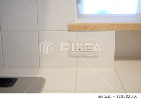 キッチンに設置したコンセント 118382016