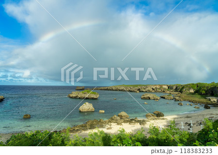 伊良部島　中之島ビーチにかかる虹の架け橋 118383233