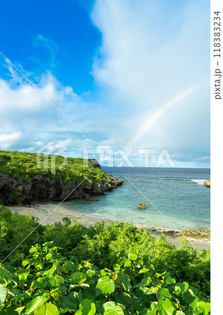 伊良部島　中之島ビーチにかかる虹の架け橋 118383234