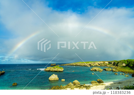 伊良部島　中之島ビーチにかかる虹の架け橋 118383236