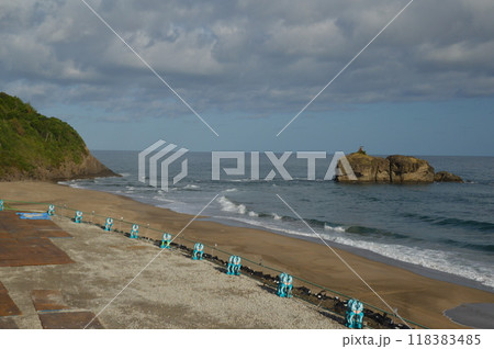 気多ノ前(左)･淤岐ノ島(右)（道の駅 神話の里 白うさぎ／鳥取県鳥取市白兎613） 118383485